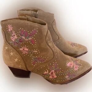 Gianni Bini Ramsey Embroidered Ankle Boot Women's EUC